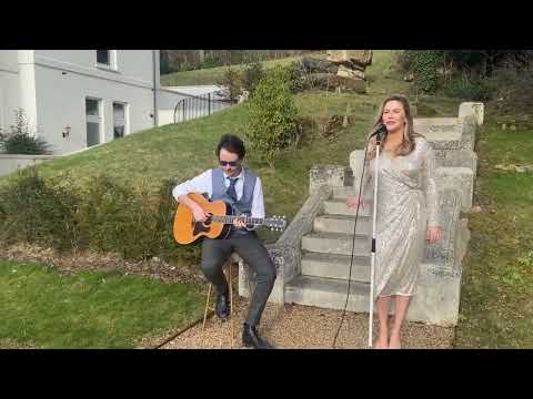 Acoustic Duo Lucy Sings London
