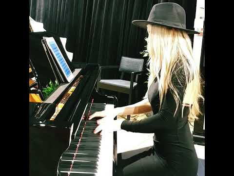 Ellen Piano