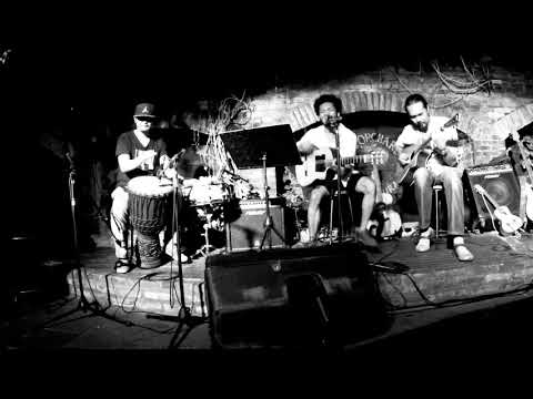Dunia Ketiga live performance