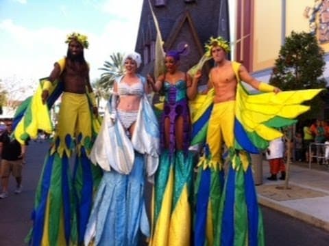 Mardi Gras Universal Studios Stilt walkers entertainers Orlando