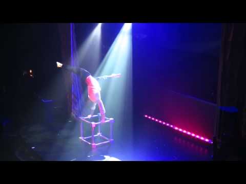 Pawel Handstand demo