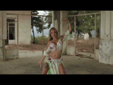 Batwanes Beek - Bellydancer Mayra Castaño