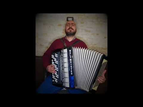 Essily's song (Heya) on Buttons Accordion أغنية هيَّ - العسيلي - ع الأكورديون الزراير شبه آلة كاتبة