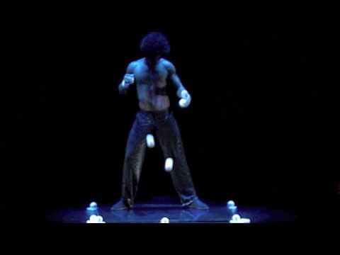 Solo Bounce-juggling act