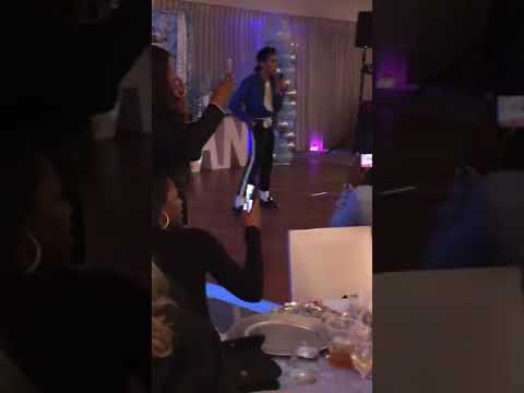 Michael Lite performs, way you make me feel