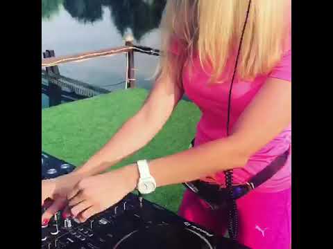 DJ Vicky Sky 4