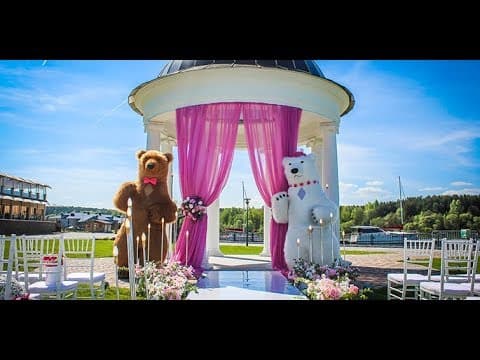 Giant mascots fluffy bears dancing show, entertainers