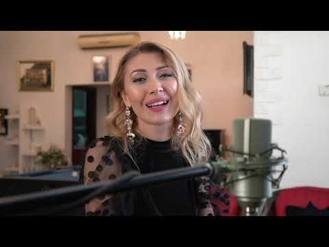 Pauline singer/singing pianist