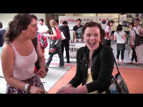 Roving Magician Brisbane, Entertaining Strolling Magic