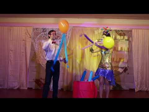 Balloon twisting show by Magic Play