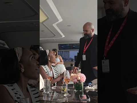 Experience mind-blowing magic moments at the Abu Dhabi Grand Prix! Short clips from an amazing close-up magic performance.