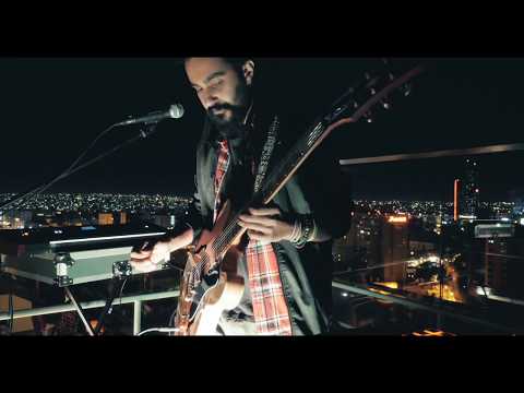 Yazan Sarayrah - live looping on the Roof السّلايتس عالرّووف
