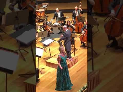 Bettina Schweiger sings Operetta