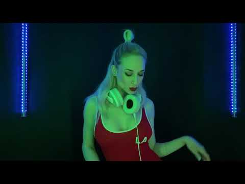 Eva Kari DJ Speed Mixing Short