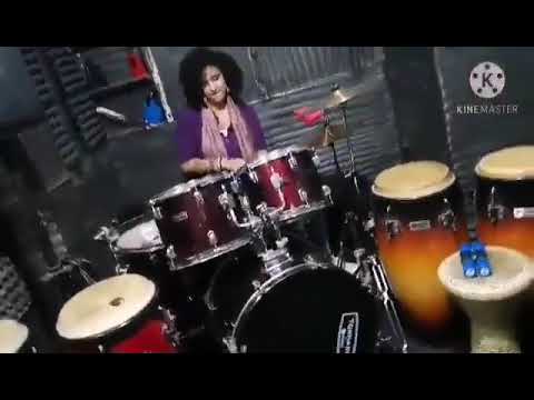 mimi the drummer girl