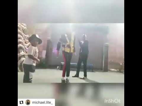 Michael Lite performs Jam pt. 2