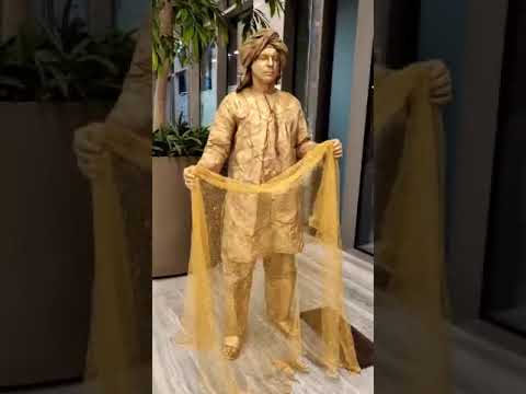 Living Statue