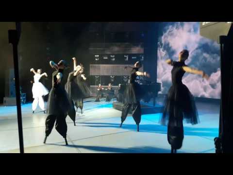 Stilts workers, dance on stilts
