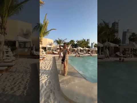 electric cello live. Dubai beach