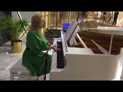 Vesta singer - pianist cover Writing on the wall