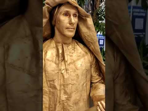 Living Statue