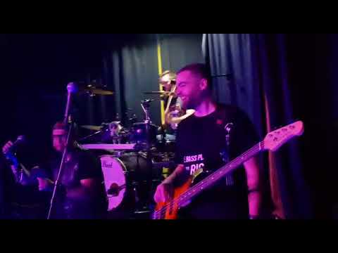 Full Throttle LIVE @ RED HOT & CHILI DUBAI (Enter Sandman cover)