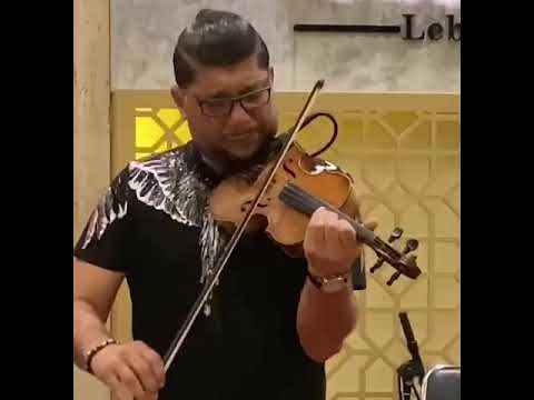 عزف حزين .....في روح الكمان