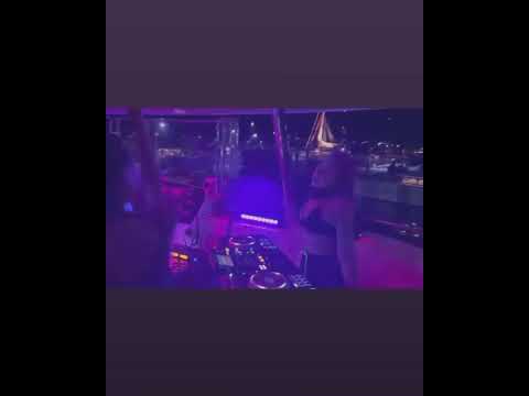 DJ