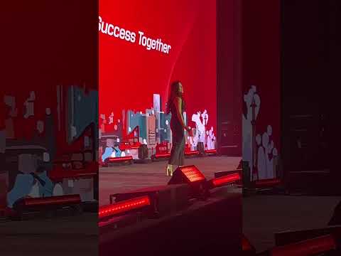 Georgina hosting the Emirates Enginneering event in a hangar of 5000 people
