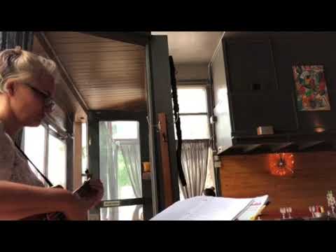 Stuck in the middle with U by Love GuruUma and her uke!