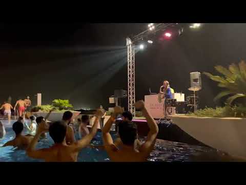 pool party