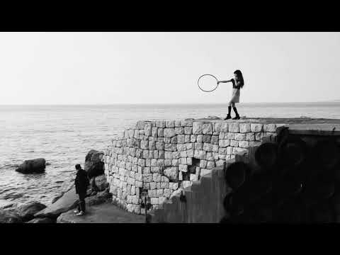 Black and white beach scene (hoop flow)