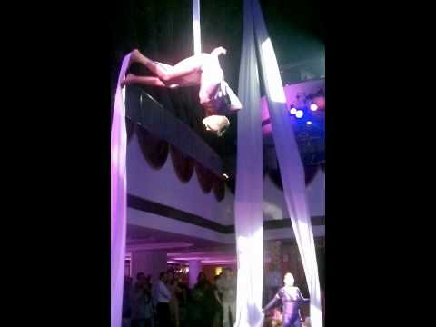 Mario Silk Aerialist in Dubai