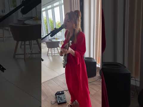 Singer/guitarist