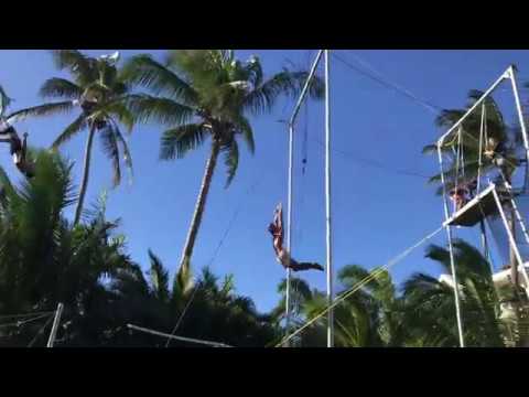 Fabien Matas - Double Tuck / Pirouette return on flying trapeze