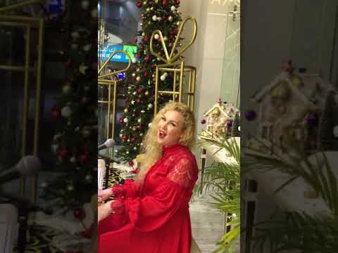 Vesta singer - pianist cover All I want for Christmas is you