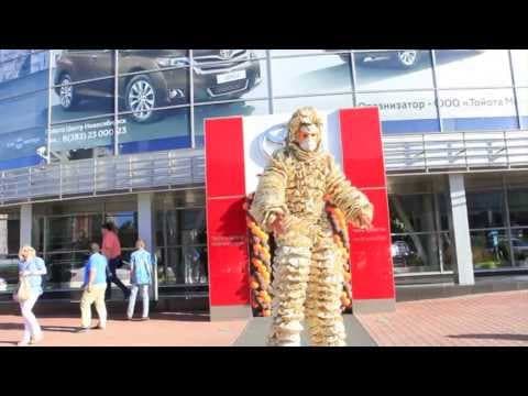 Stilts. stilt-walkers. Triumfo. People on stilts