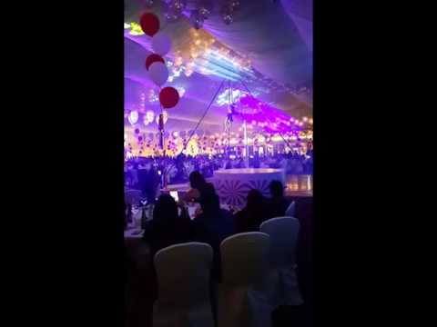 Aerialist on freestanding rig
