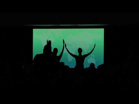 شاهد قوة موزار طيف الخيال في توظيف الظلال على الإعلان. Shadow theatre