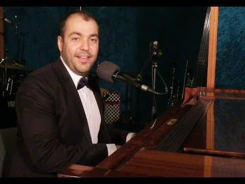 Piano sing (play grand piano)