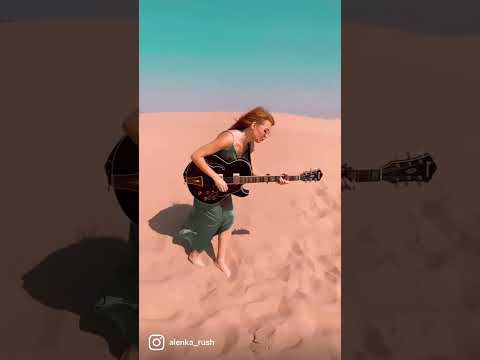 female singer / guitarist