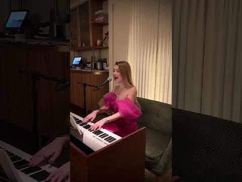 Singing pianist