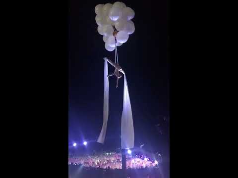 Aerial Silk with White Balloons - Daria Rabenda