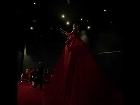 Giant Pianist